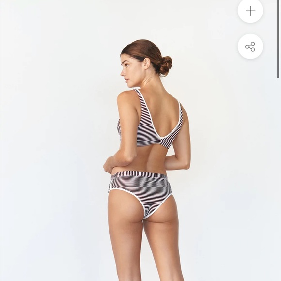 Komala and Sumatra Set in Savanna - Picture 2 of 9